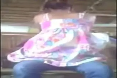Dokumentasi Gadis Cantik Bersantai Di Kasur