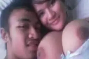 Dokumentasi Tante Tobrut Cantik Bersantai Kasur