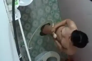 Intip Anak Kos Lagi Mandi