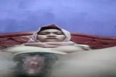 Ukhti Hijab Pink Cantik Pasrah Goyang Kasur