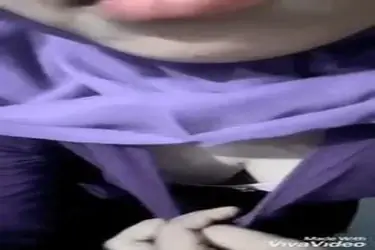 Ukhti Hijab Ungu Cantik Pasrah Di Kamar Tidur